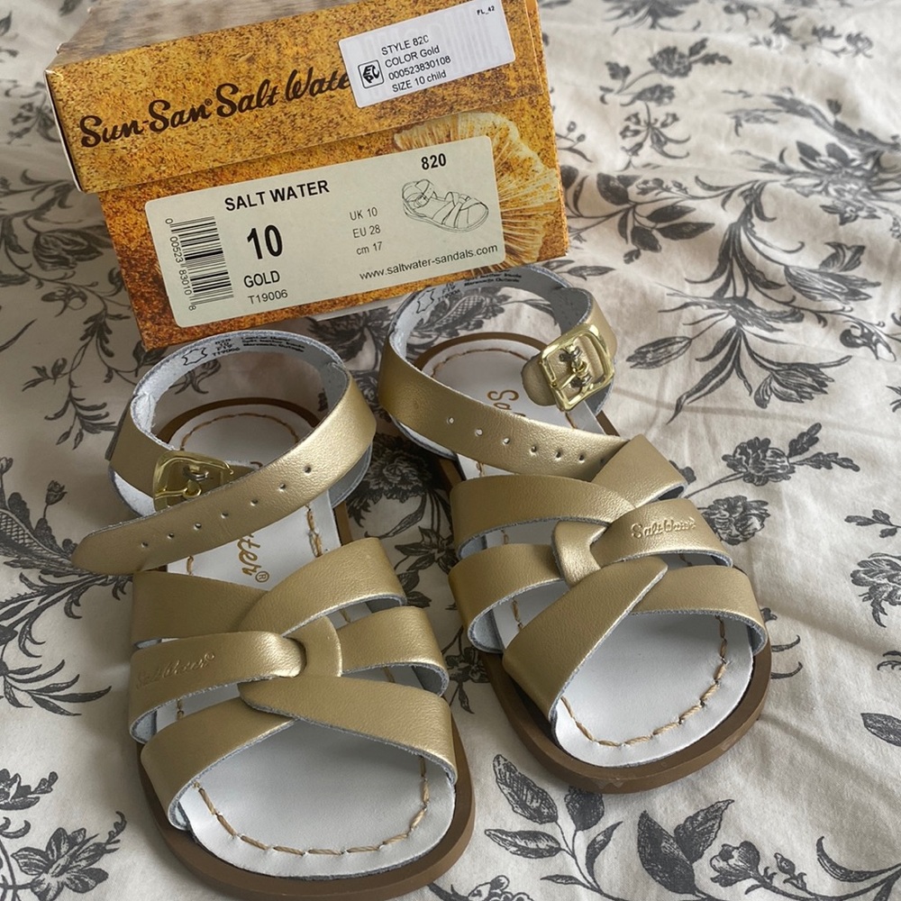 Shoes, sandals, salt water, gold, 10